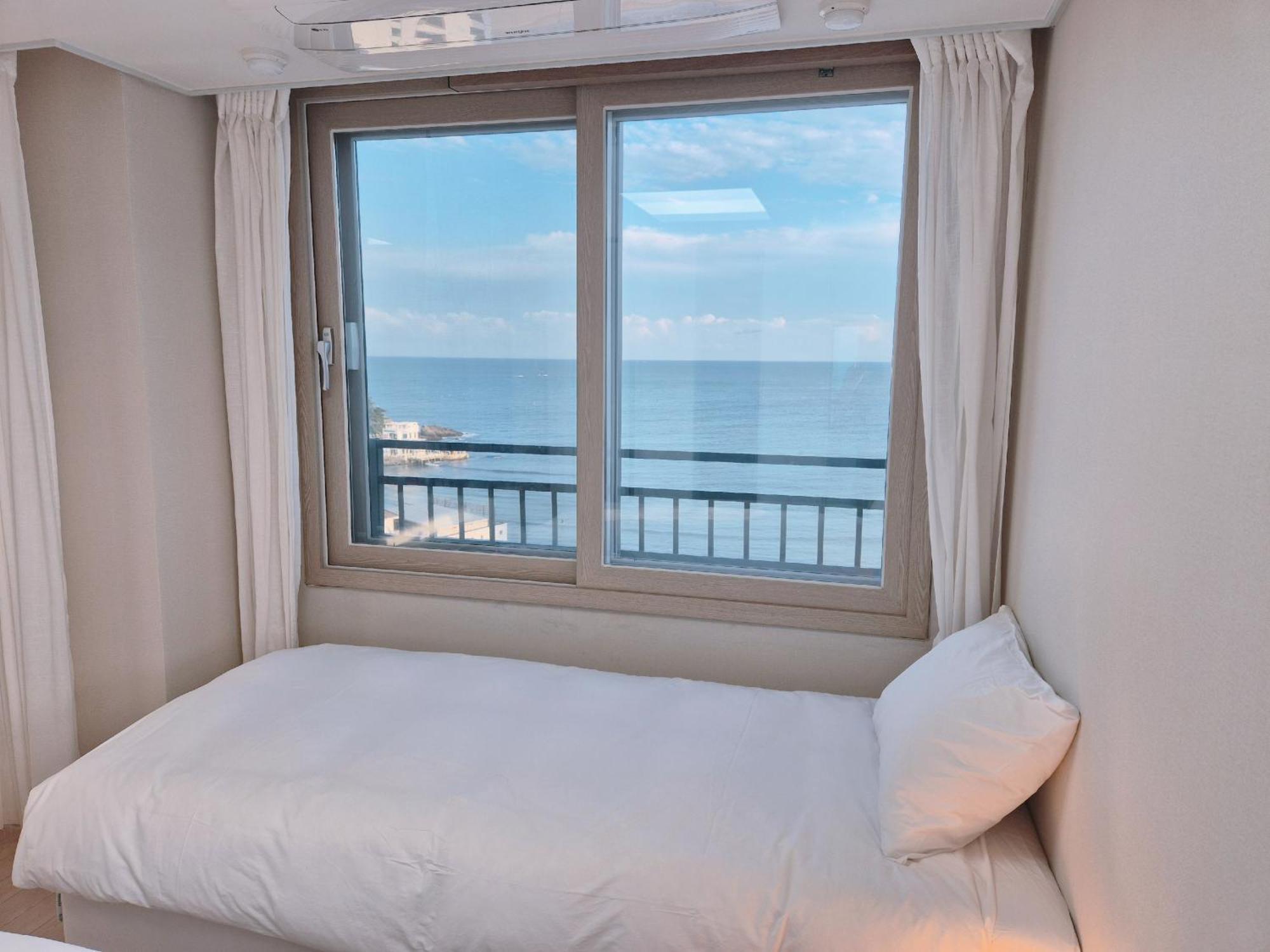 The First Ocean Songjeong Hotel Busan Exterior photo